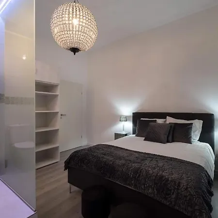 Executive Double With En-suite In Rue Trevires R3 Gasthuis