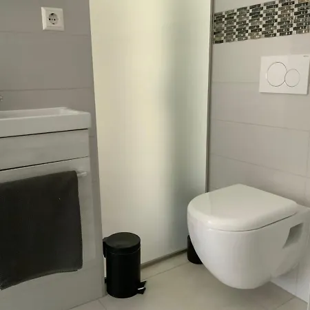 Executive Double With En-suite In Rue Trevires R3 Πανσιόν *